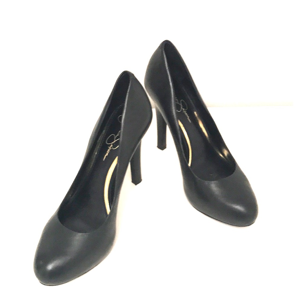 Black leather pumps by Jessica Simpson